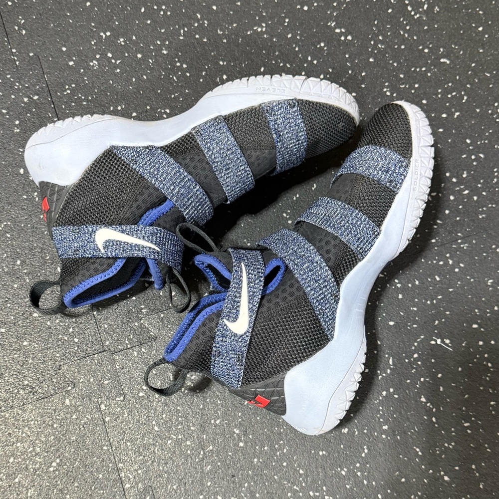 Nike zoom Lebron James